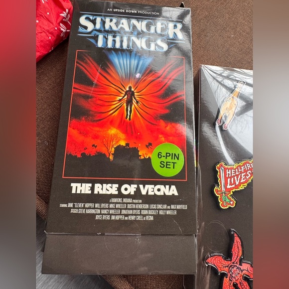 Other - Stranger things pin set